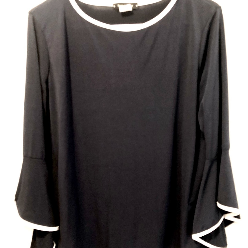 True navy and white trim large 3/4 sleeve top